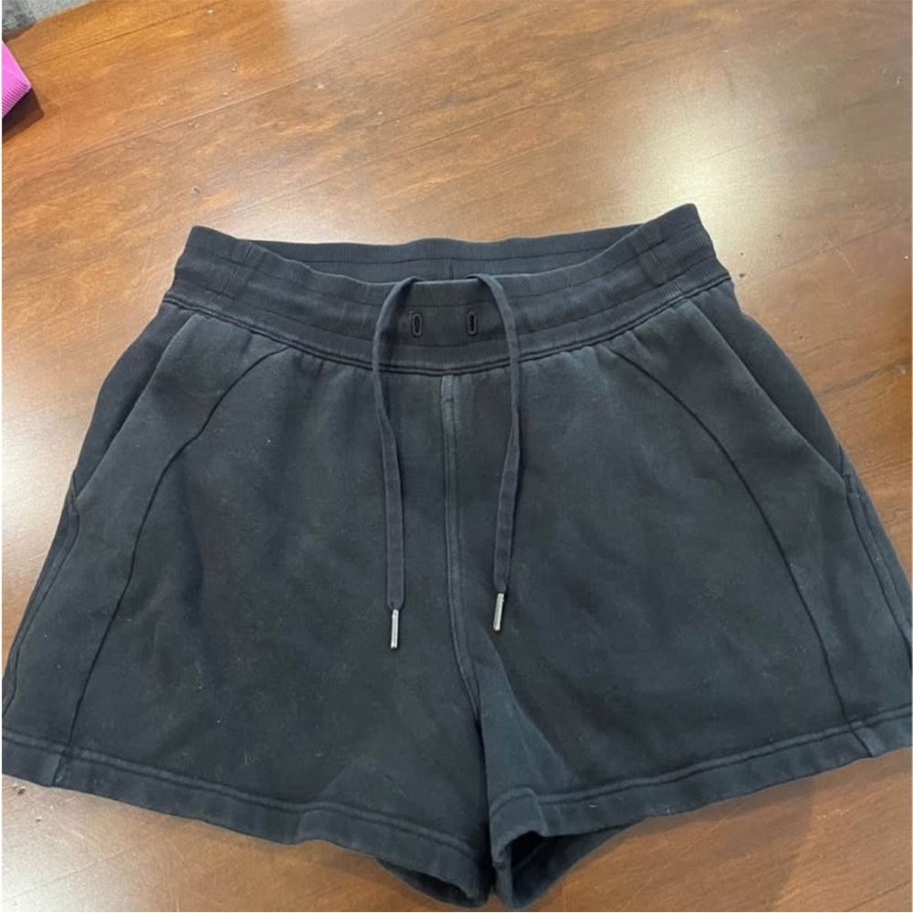 Lululemon size 6/8 shorts
